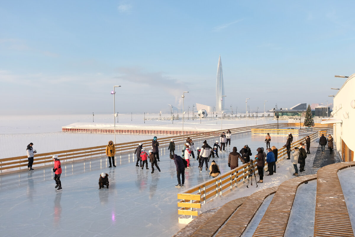 Каток санкт петербург. Каток у Газпром арены в Санкт-Петербурге. Каток на Крестовском острове 2022. Каток у Зенит арены СПБ.