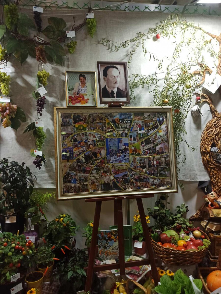 На фотографии - основатель клуба А.К. Томсон, на картине-коллаже - члены клуба. 