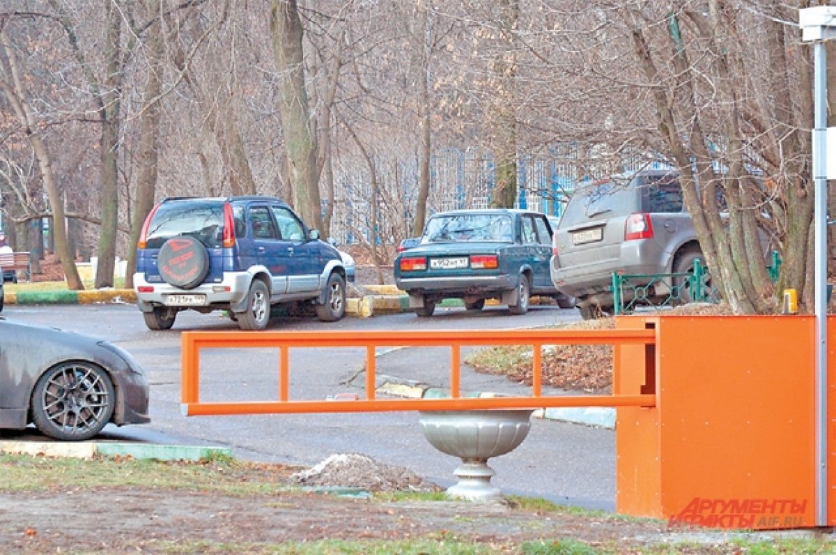    Жители Ижевска возмущены перекрытием улицы Красной ради заводской парковки