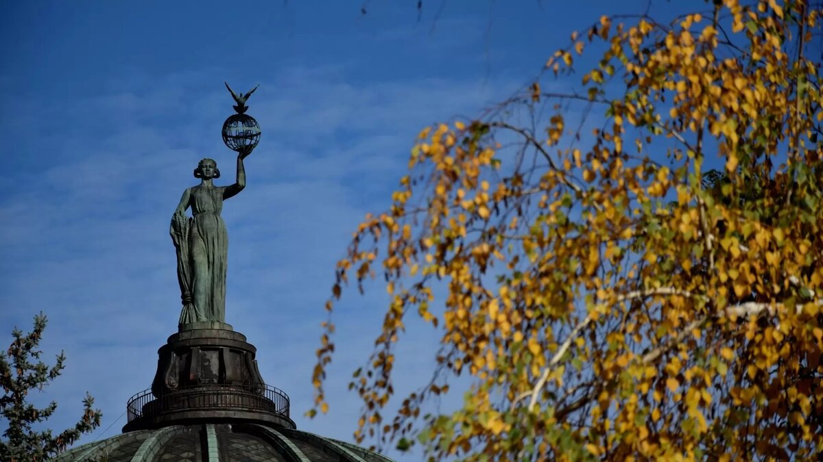     13 ноября верующие вспоминают святых преподобных Спиридона и Никодима. Также эта дата вошла в народный календарь как Юровая — праздник рыбаков и охотников.