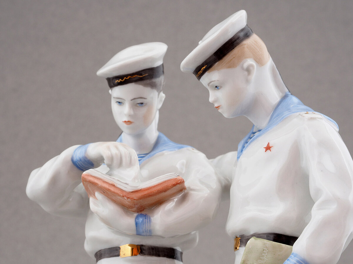 "Нахимовцы". Другой ракурс с выхваченной росписью лиц. 