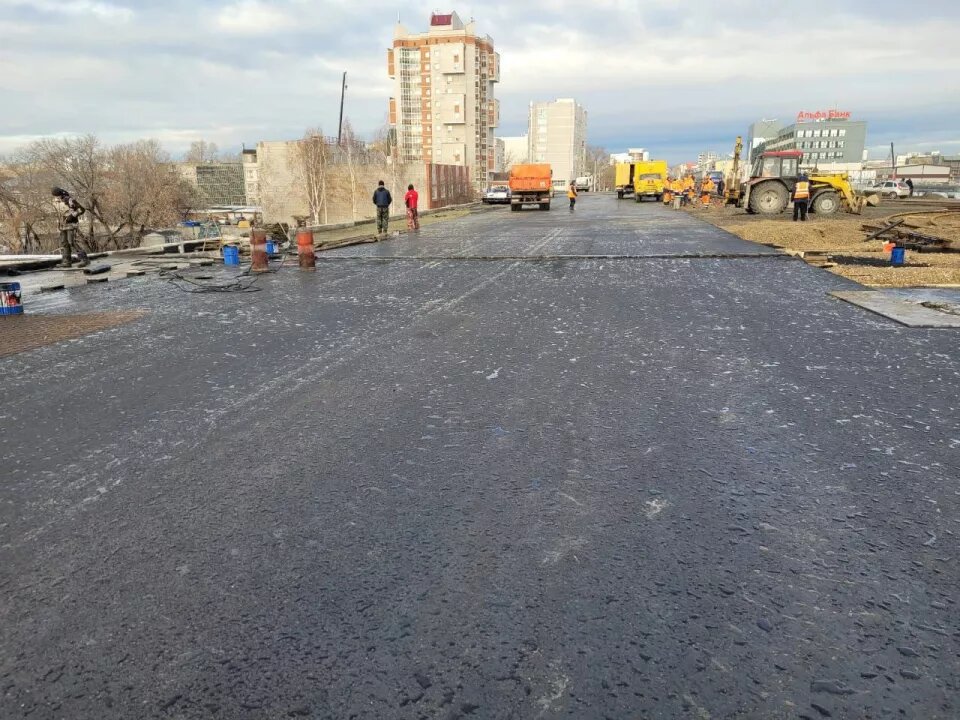 Дорожные работы на мосту на Новом рынке Источник: @most_barnaul