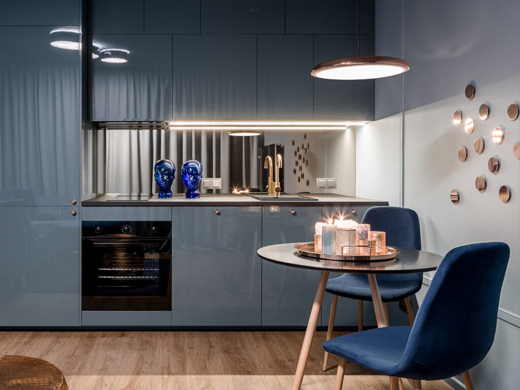 Синяя кухня в интерьере (фото 2)