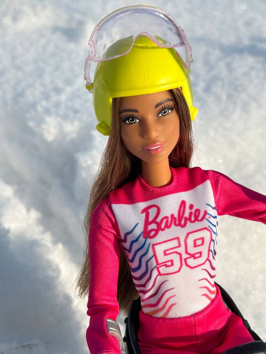 На левой щечке у моей Джун небольшой шрамик. Но мы из-за него не расстраиваемся
