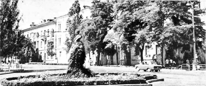 Площадь Пушкина (сейчас площадь Суворова) в 1970 - е годы