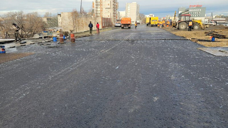     На путепроводе по пр. Ленина приступили к укладке нижнего слоя асфальта. "Мост"