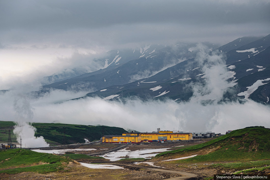 Всего в России действуют три геотермальных электростанции энергию с их помощью добывают благодаря природному теплу Земли, которое возрастает по мере углубления в недра, этот способ считается одним из-2