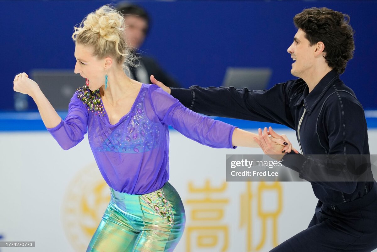 Единственное, за что хочется поблагодарить Пайпер Гиллес и Поля Пуарье, так это за общий номер на гала под ковбойские мотивы. Спасибо вам, ребята: смотреть на показательных на другие пары вместо ваших потуг в драмму — дорогого стоит. А вообще у меня какое-то двойственное ощущение от распределения мест в танцах: такое чувство, что сама Канада еще не определилась, кто у них лучшая пара (Лозоны шатают трубу)