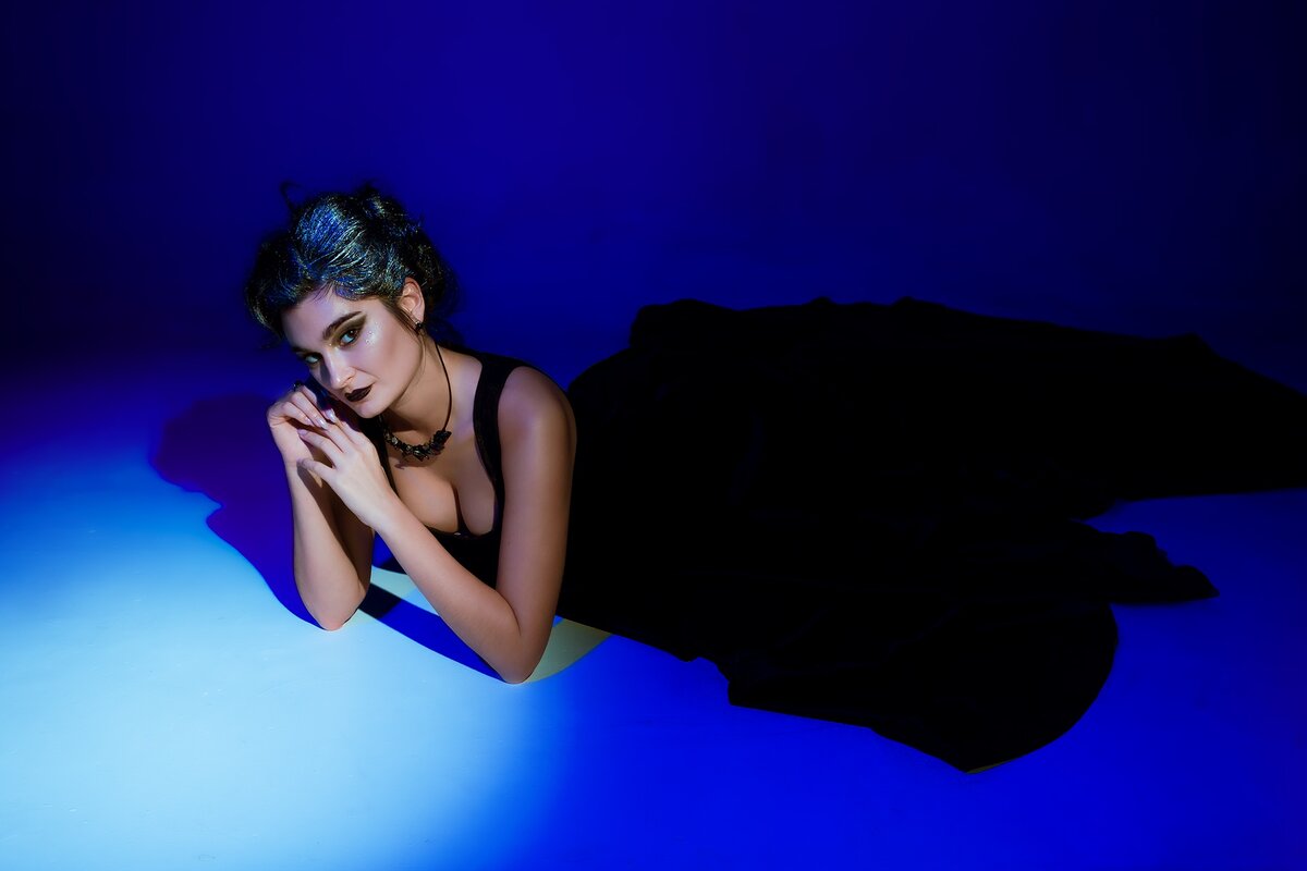    Не человек красит кадр, а умело поставленный свет / Фото: Елизавета Чечевица