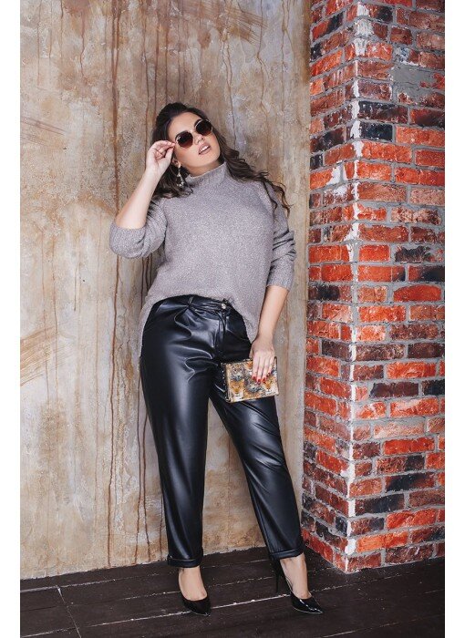 кожаные штаны на полных. джоггеры плюс сайз. кожаные штаны на полных. кожаные штаны на полных. широкие кожаные брюки женские.