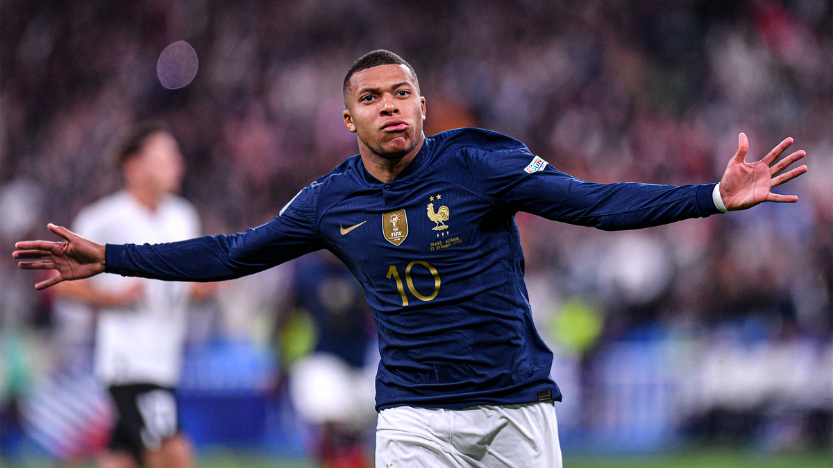 Сборная франции по футболу 2024. Мбаппе Мбаппе Франции 2022. Kylian Mbappe 2022. Киллиан Мбаппе Франция. Мбаппе 2021