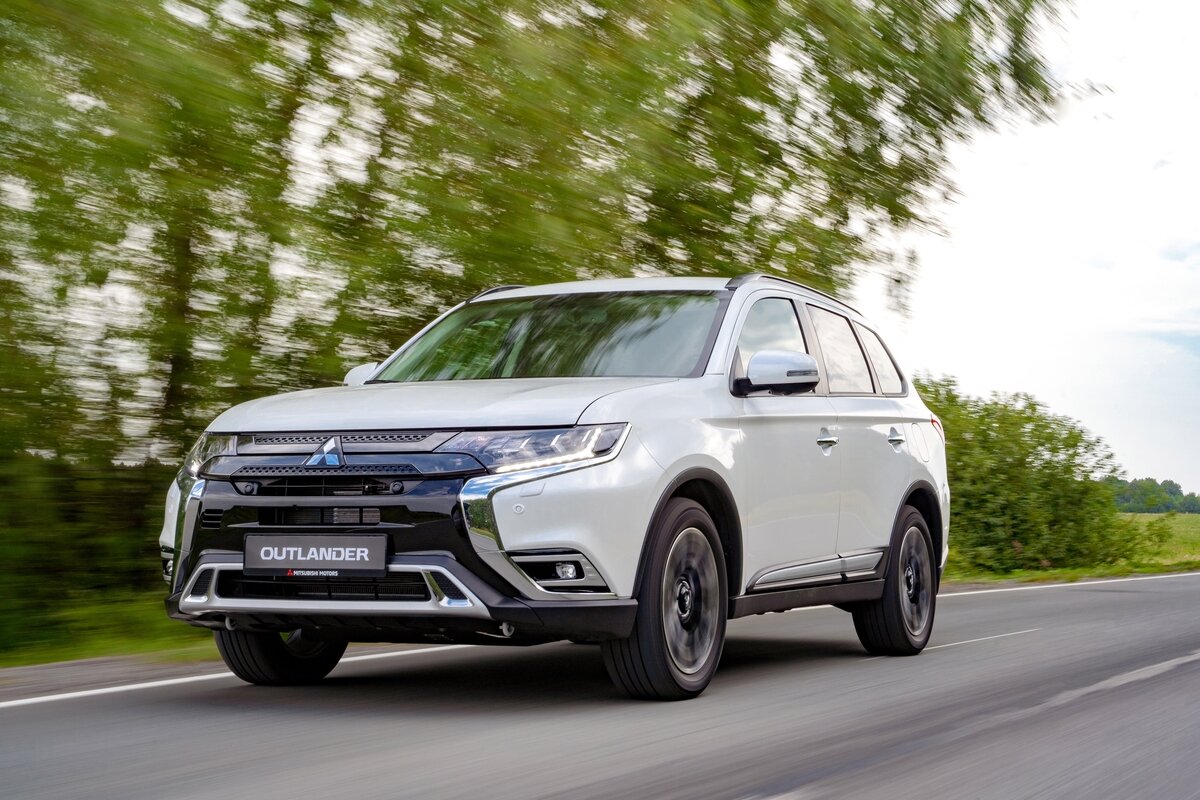 аутлендер 3 года выпуска. Mitsubishi outlander 2021. аутлендер 3 поколения. аутлендер 3 года выпуска. Mitsubishi outlander 2013.
