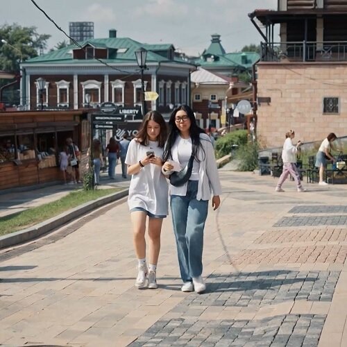 Сразу две телепередачи, рассказывающие о жизни Иркутске и Прибайкалье вышли на двух федеральных телевизионных каналах. О неизвестных маршрутах Иркутской области рассказали зрителям телеканала «Культура», а в передаче «Пробный переезд» на «Пятнице» оценили возможность релокации в Иркутск.