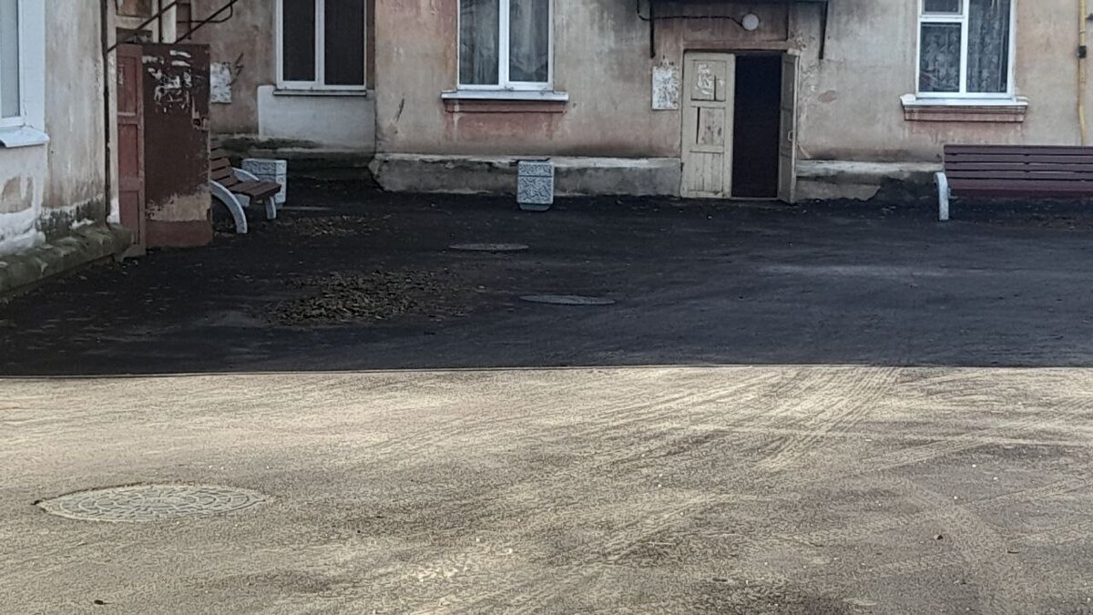 К настоящему моменту дворовая территория благоустроена