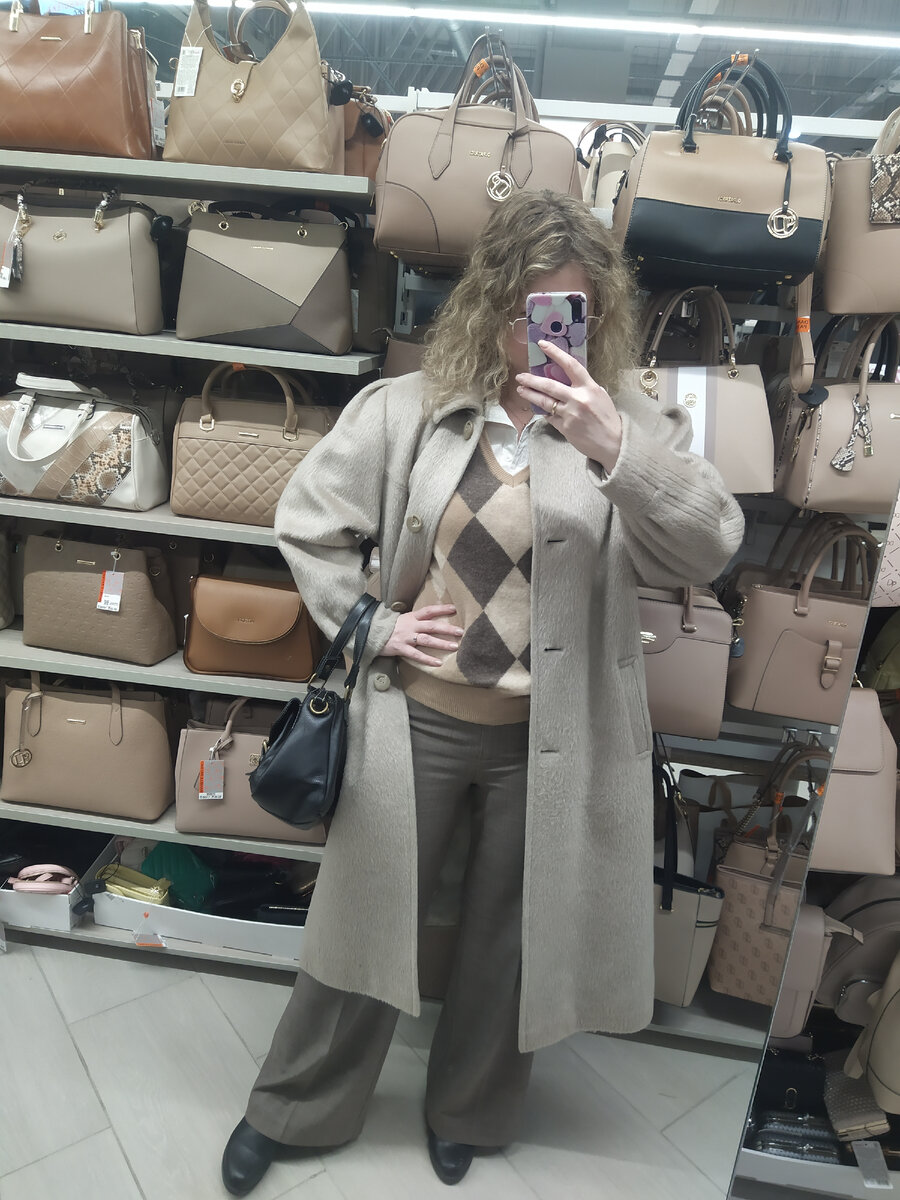 Пальто из шерсти ламы, брюки Next, жилетка Angelo Litrico, рубашка S. Oliver.