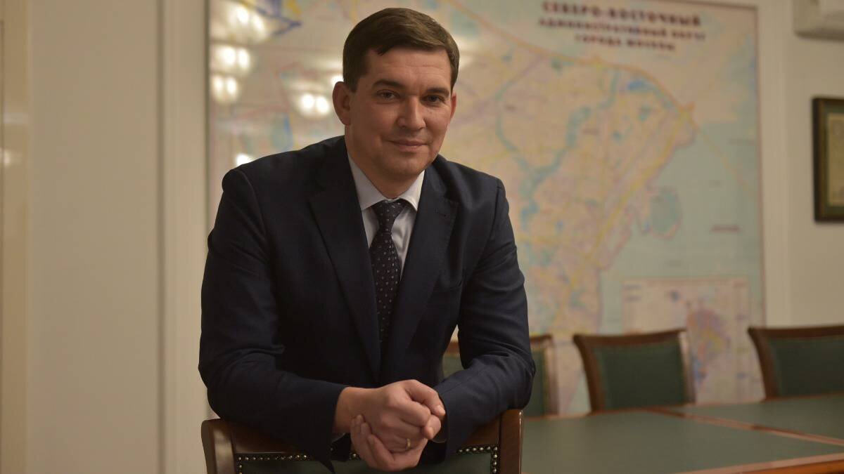    Префект Северо-Восточного административного округа города Москвы Сергей Мельников в рабочем кабинете / Фото: Наталья Феоктистова / Вечерняя Москва