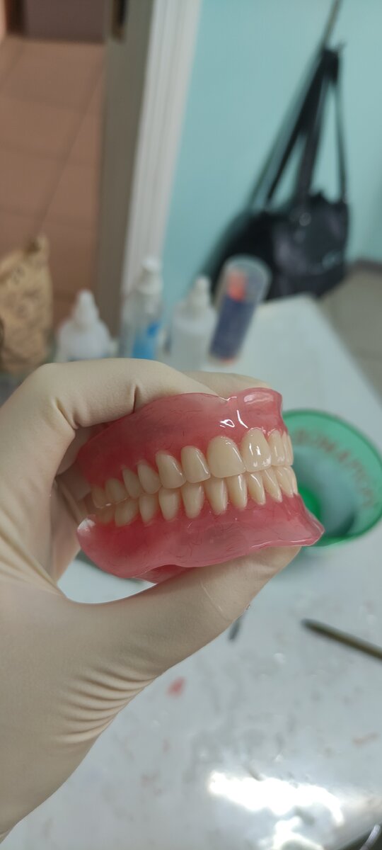 Полные съёмные пластмассовые протезы 