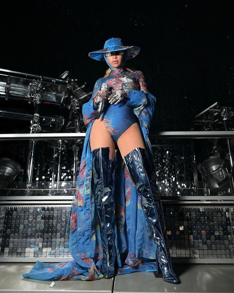 Стандарты красоты часто меняются и бывают очень противоречивы, но длинные ноги — бессменный атрибут женской привлекательности.-4