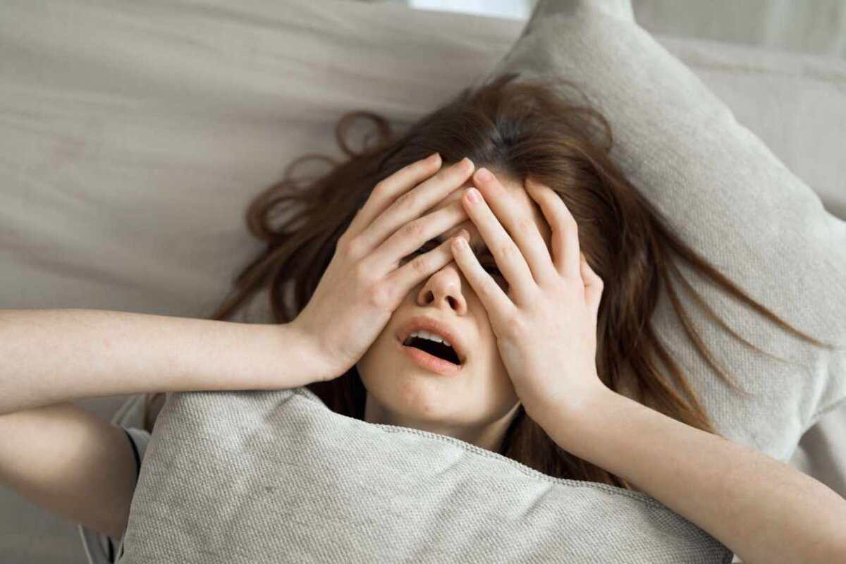 Невролог объяснила, почему после дневного сна болит голова