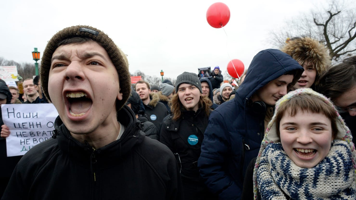 Призыв к массовым беспорядкам. Школьники на митинге. Школьник на митинге кричит. Школьники на митинге Навального.