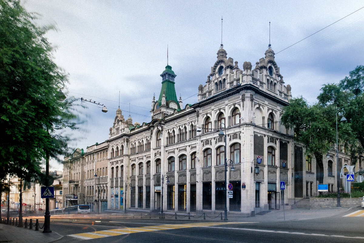 Здание владивостокского ГУМа. Фото Вячеслава Фурашова.