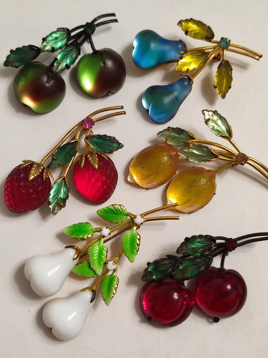 Коллекция брошей из серии Австрийские фрукты