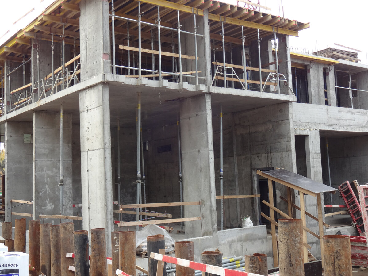 Строительство новых домов по реновации на улице Маршала Чуйкова, дом 9. Фото автора