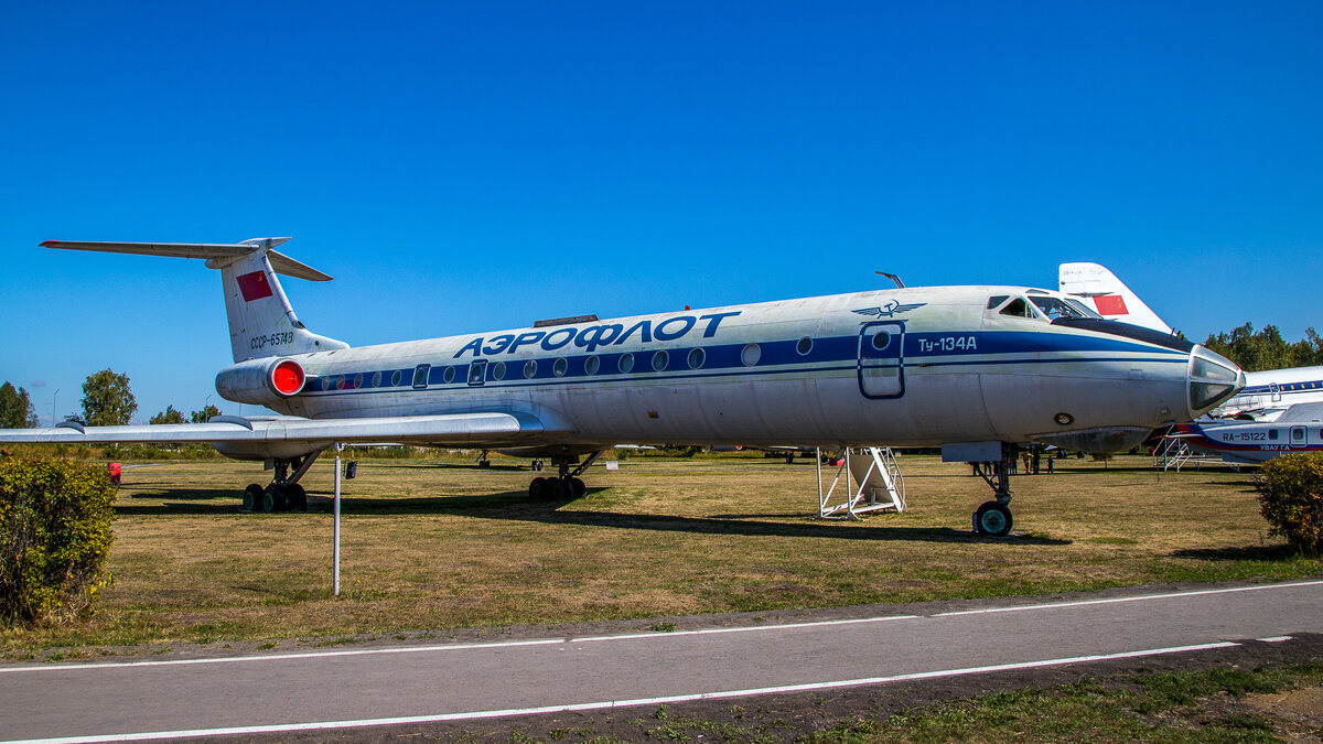 Za 13. Як-40 87490. Як-40 СССР. Як-40 Монино. Ту-134ак СССР.