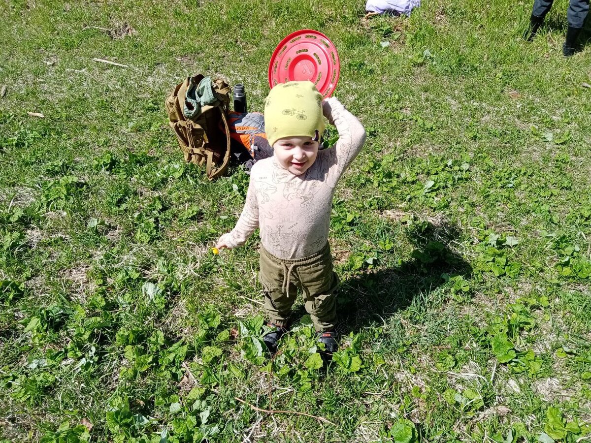 Весной это было. И асфальта нет.