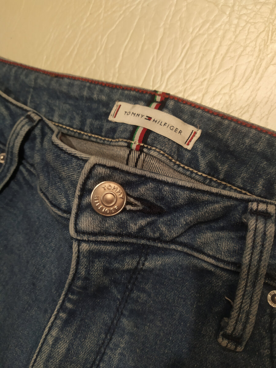 Джинсы Tommy Hilfiger. Вся фурнитура фирменная до последней заклёпки.