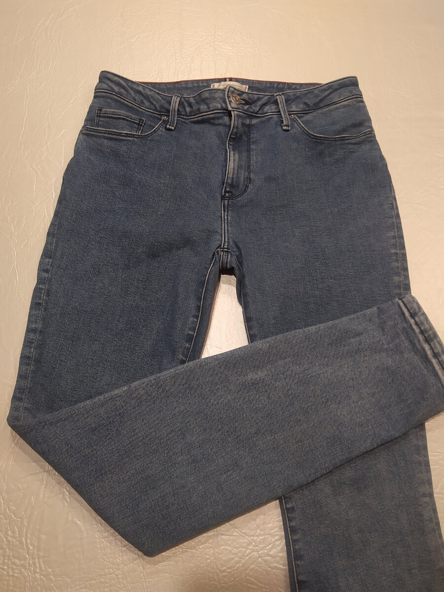 Джинсы Tommy Hilfiger.