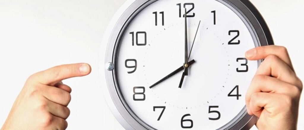 Согласно ТК РФ, продолжительность рабочего времени не может превышать 40 часов в неделю.