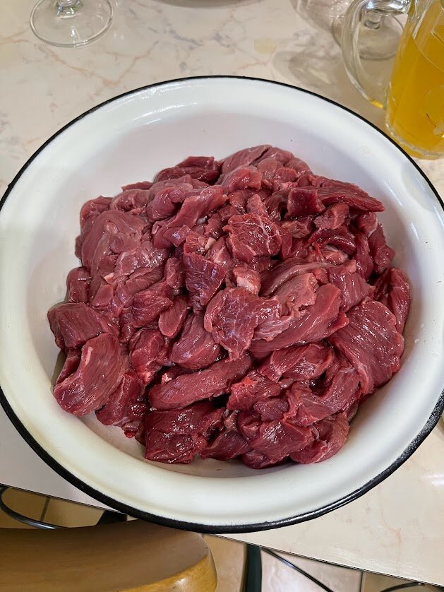 Говядина кусочками.