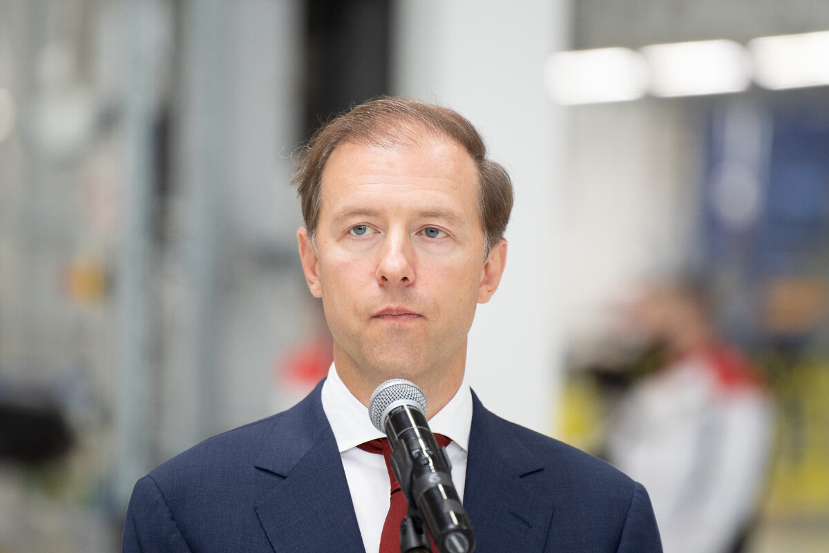 Денис Мантуров сообщил, что в ОАЭ стартовала сборка российских автомобилей Aurus. Фото: © Владимир Васильев / «Татар-информ»