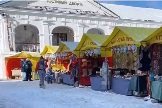 Этот старинный русский город милых низеньких домиков, златоглавых церквей, монастырских комплексов и безмятежных окрестных пейзажей в год своего тысячелетнего юбилея избран Всероссийской Новогодней...-3