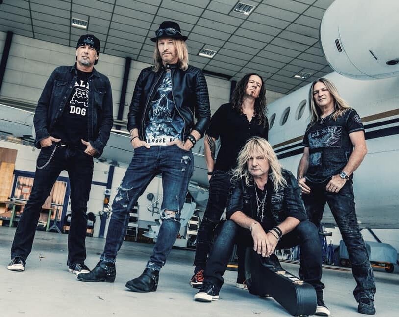 Хард рок группы из швейцарии. Группа швейцария. 77 bombay street polar bear. Sadness фотографии группа. Switzerland singer.