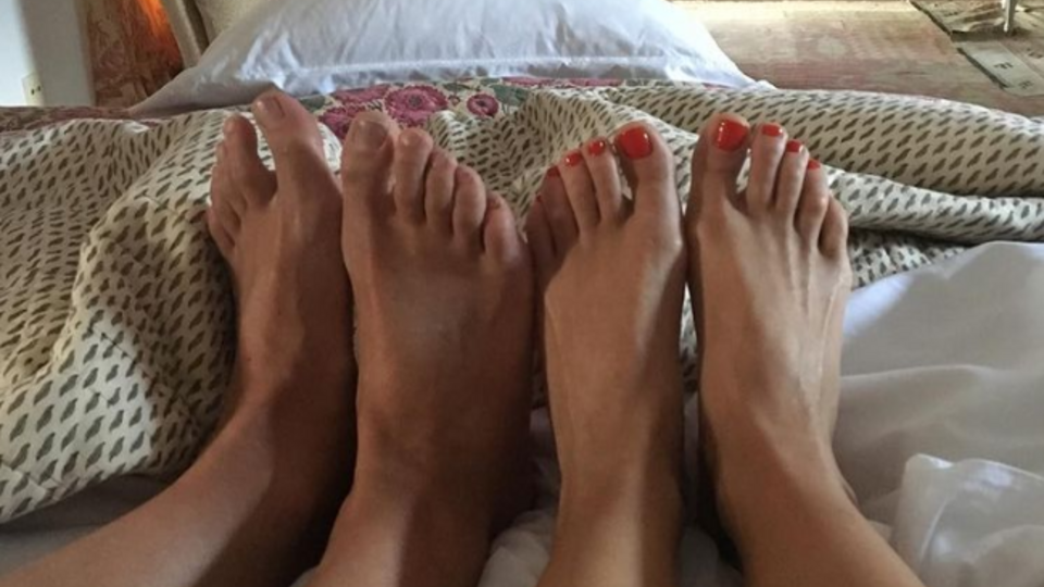 Cara Delevingne feet. Русские жены. Красивые ноги. Жена Турция ноги. Toes selfie.