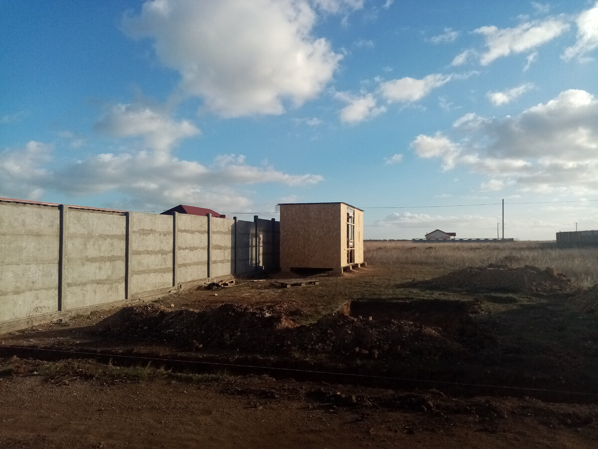 Ветер на фото не видно и не слышно, так что все цивильно. Даже солнышко, а не пасмурно.