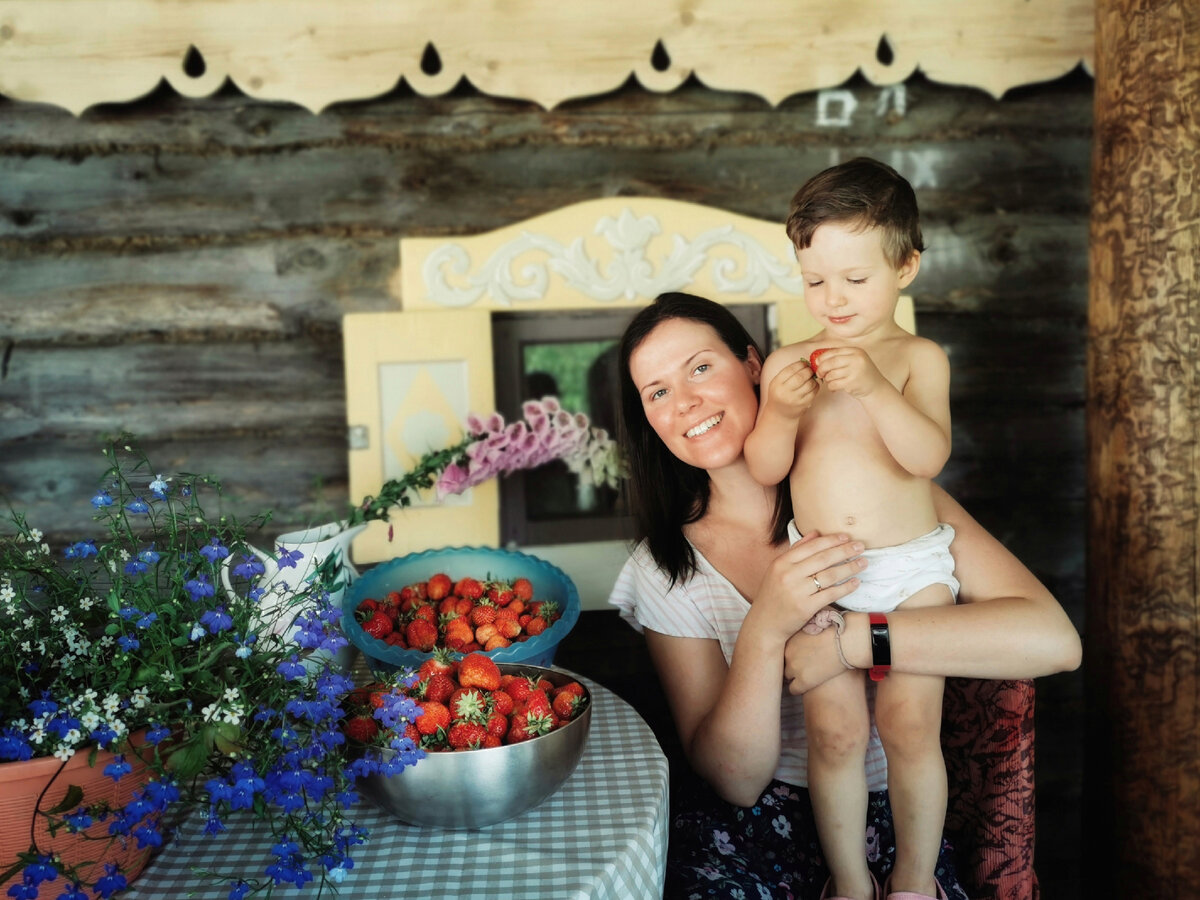 На фотографии как раз лето 2022 года, Леону исполнилось 2 года.