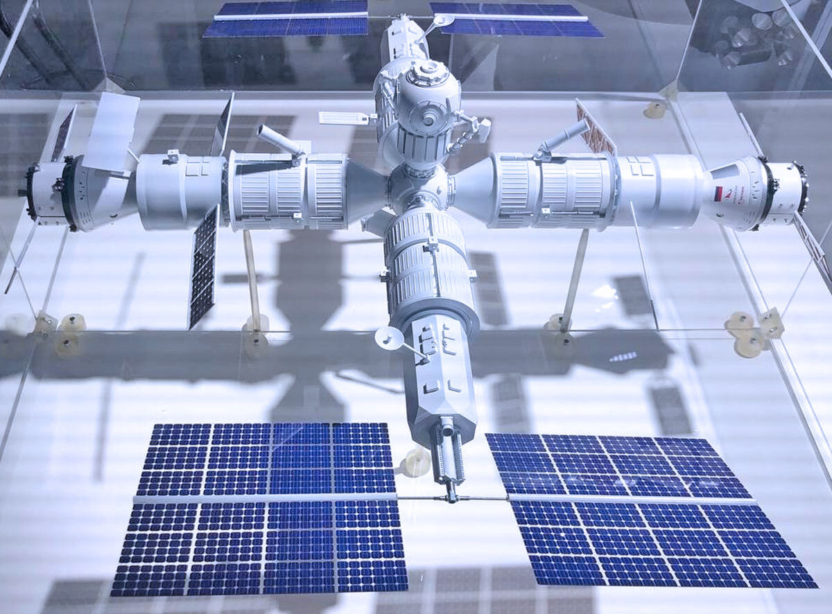 В самом конце октября 2023 года ТАСС опубликовал интервью Владимира Кожевникова, главного конструктора новой российской орбитальной станции (РОС), заместителя генерального конструктора РКК «Энергия».