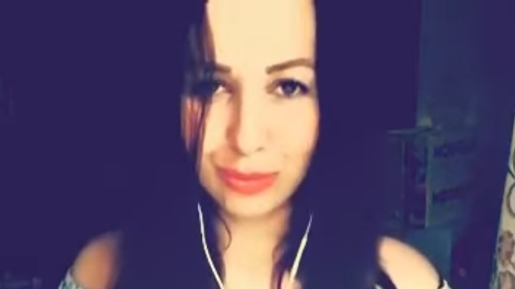 Кадр из видео с песней-переделкой «На белом покрывале января» («Сладкий сон») на день рождения от подруги