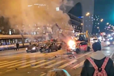    Огненное ДТП на Варшавском шоссе в Москве ©Скриншот