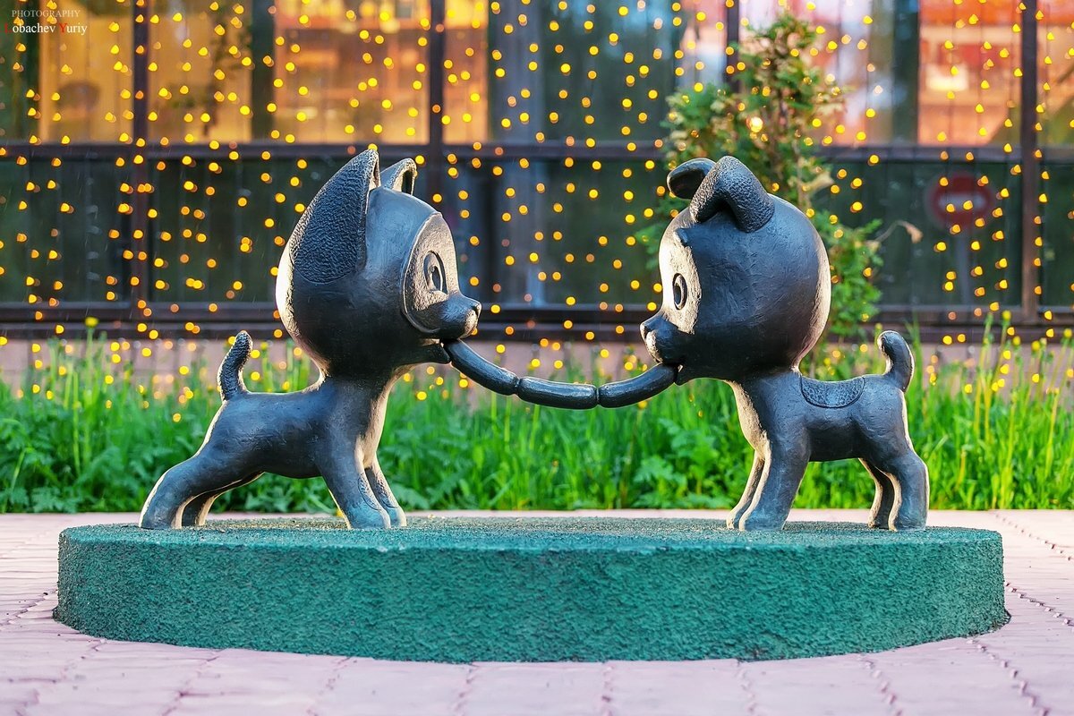 Фото: http://static.esosedi.org/fiber/241853/fit/1400x1000/sosiska_druzhbyi.png