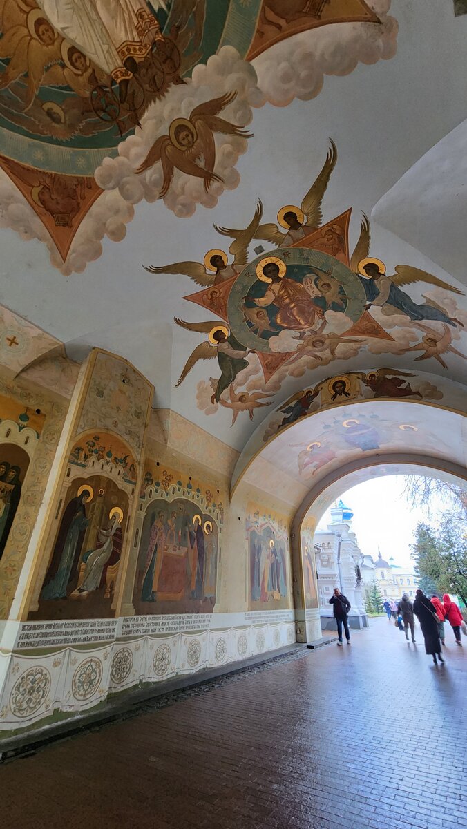 Вход в Троице-Сергиеву лавру 