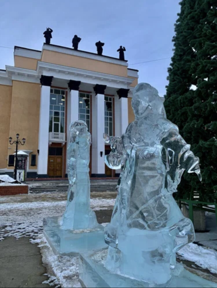 Картинка из интернета. Магаданский театр