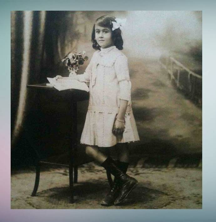 Белла Ахмадулина в детстве