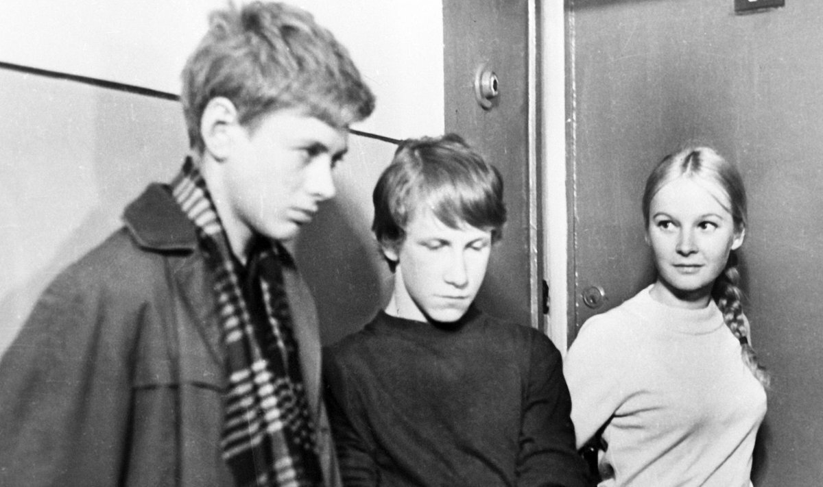 Александр Кавалеров (посередине) в к/ф "Мужской разговор"