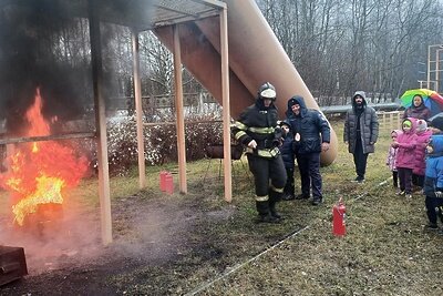    Спасатели провели экскурсию в пожарной части для школьников в Дедовске © Пресс-служба ГКУ МО «Мособлпожспас»