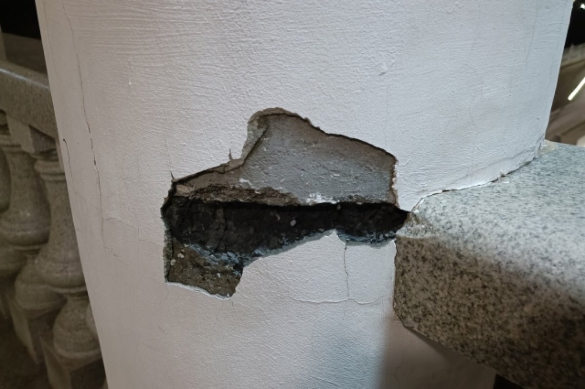    На спуске к Уралу по-прежнему видны сколы