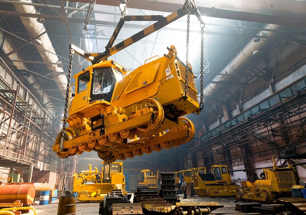 дорожная техника. курскрезинотехника 16 цех. строительная техника. кейс 1650 бульдозер. какую технику освоили.